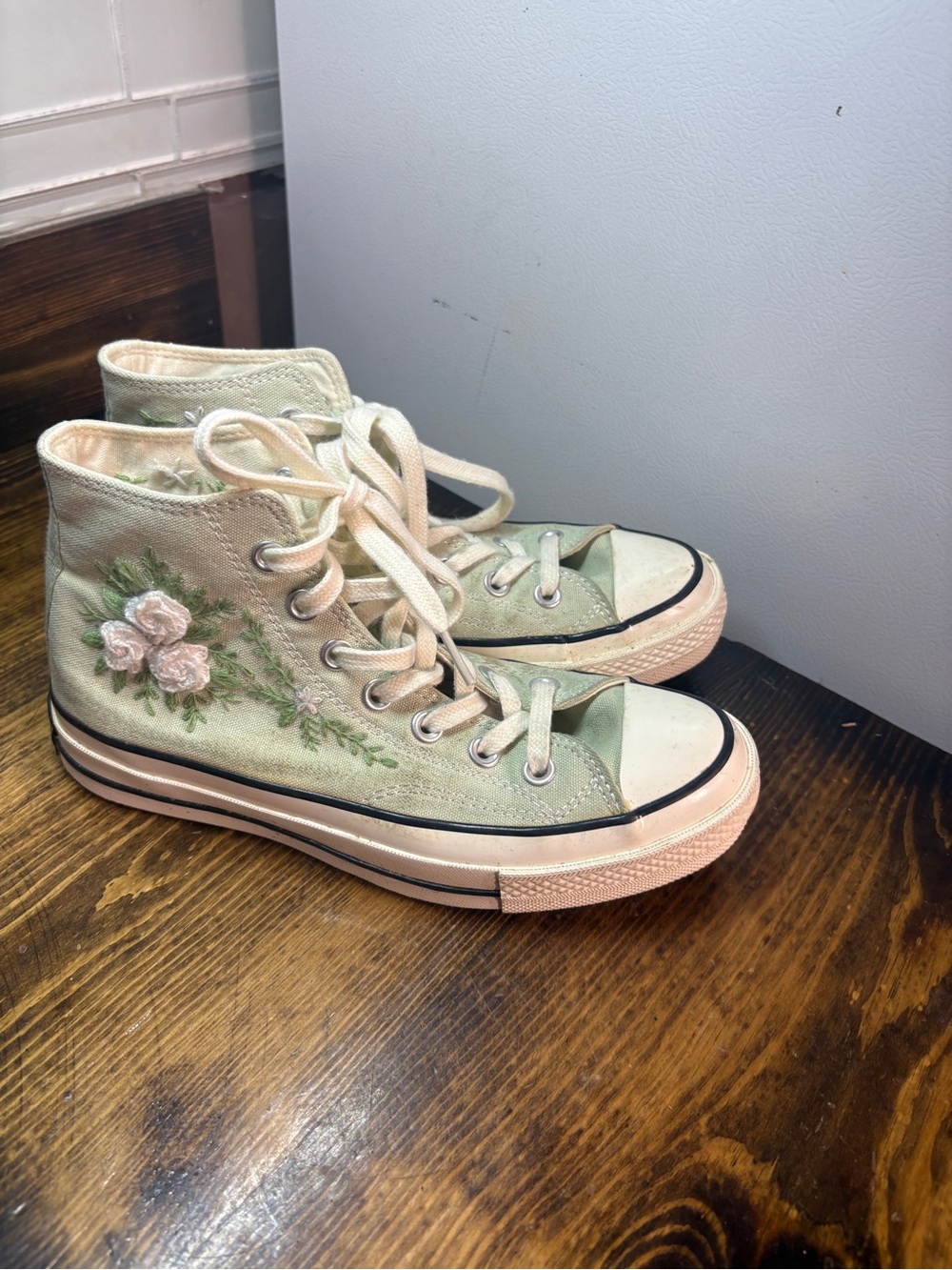 Converse green floral embroidered high top sneakers size W7 - Picture 2 of 11